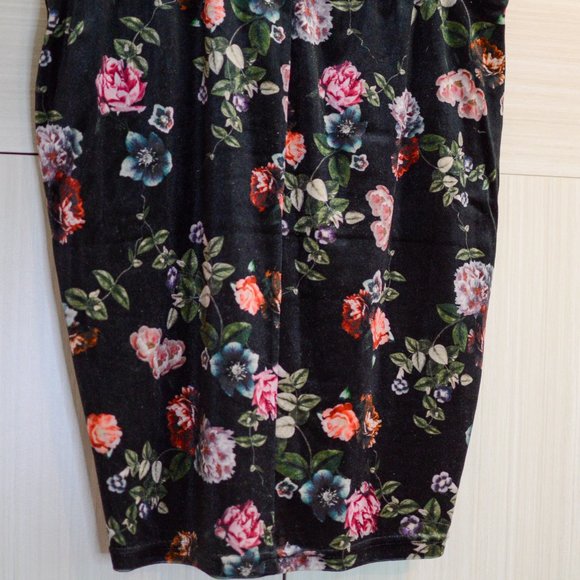 Velvety Floral Mini - Picture 2 of 6